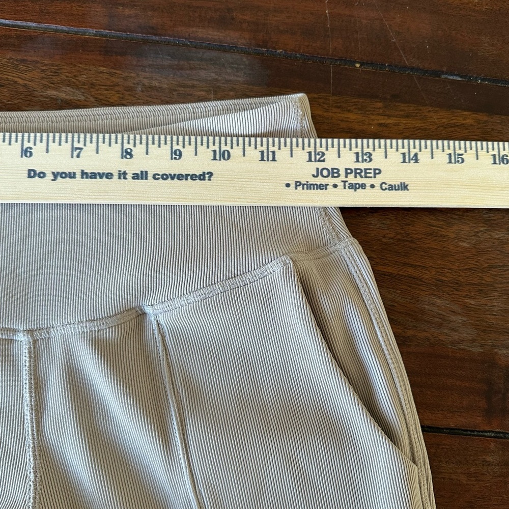 Move Theory Ribbed Flutter Flare Leggings Small Beige High Rise Front Slit Yoga - Picture 6 of 8
